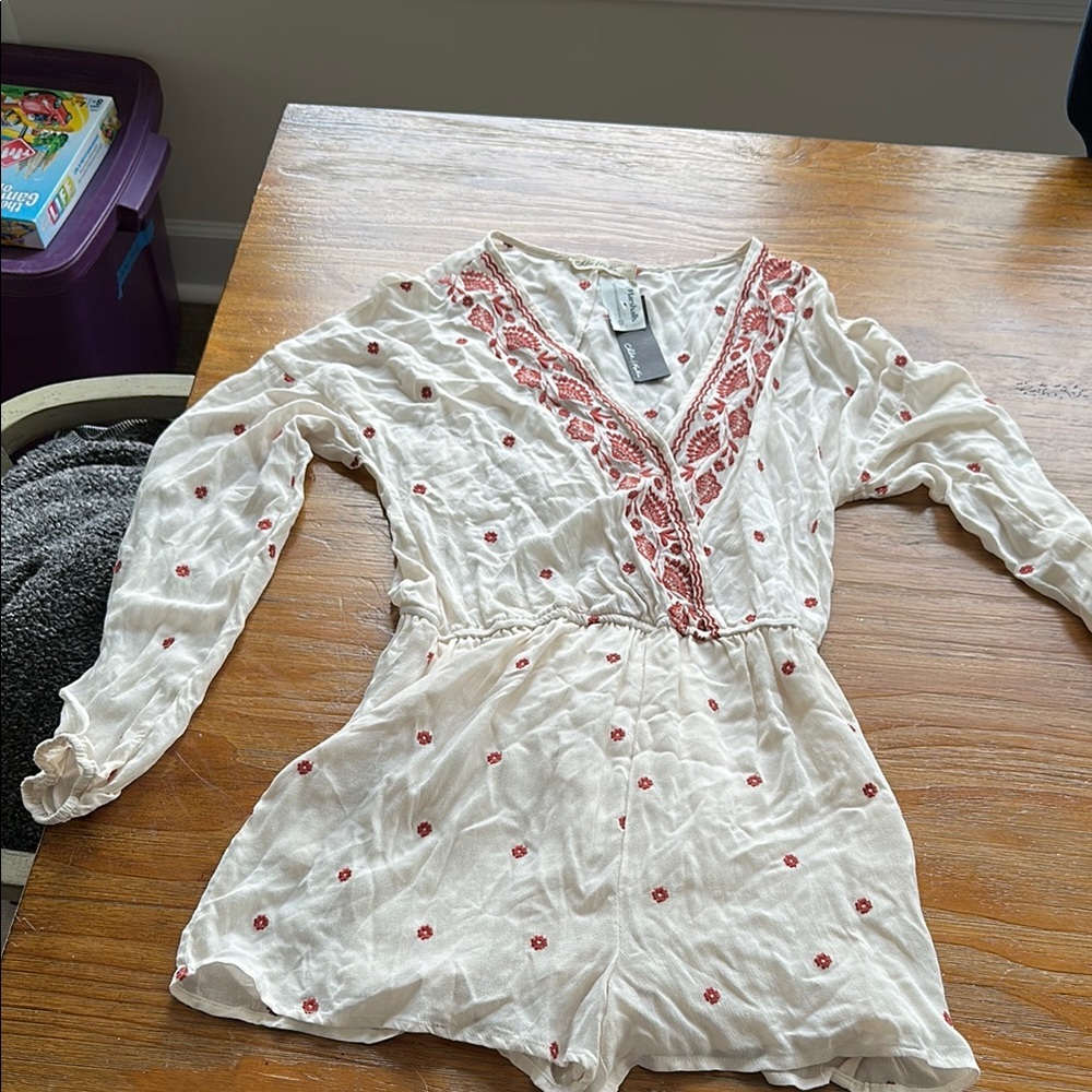 Chloe & Katie Cream and Red Floral Romper size L